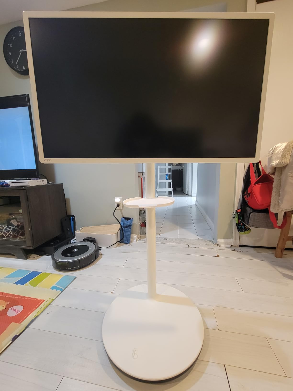 KTC 25 Inch MegPad Portable TV Touchscreen Monitor 1080p, Android 14 Google EDLA Certification with Camera,Built-in Battery for Outdoor,Camping,Travel, Remote Control, A25Q5 - Customer Photo 2