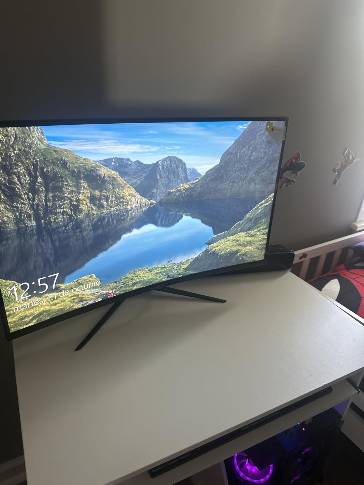 Gawfolk 24.5 Inch Gaming Curved Monitor Built-in Speakers, 3000R 120Hz PC Screen Full HD 1080P, HDMI 2.0, VGA, Wall Mount Compatible 75 * 75mm - Customer Photo 2