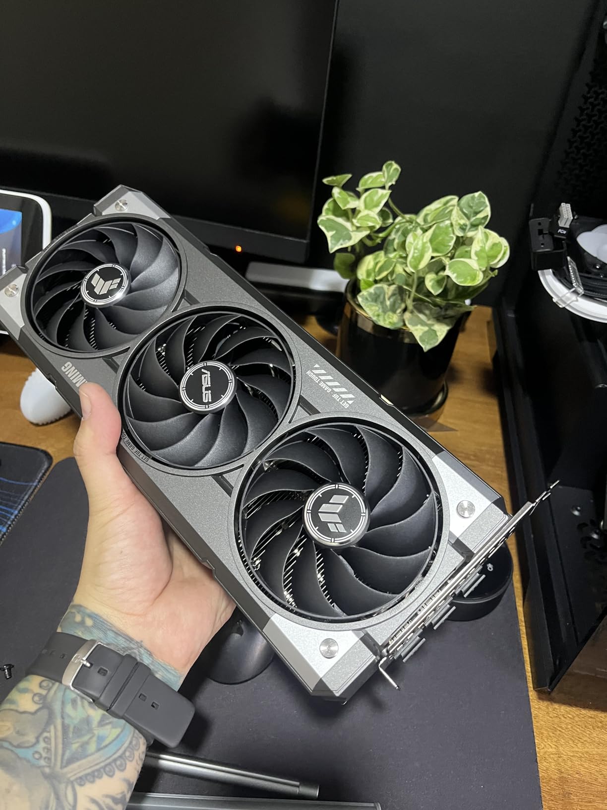 ASUS Dual GeForce RTX™ 5060 Ti 16GB GDDR7 OC Edition (PCIe 5.0, 16GB GDDR7, DLSS 4, HDMI 2.1b, DisplayPort 2.1b, 2.5-Slot Design, Axial-tech Fan Design, 0dB Technology, and More) - Customer Photo 1