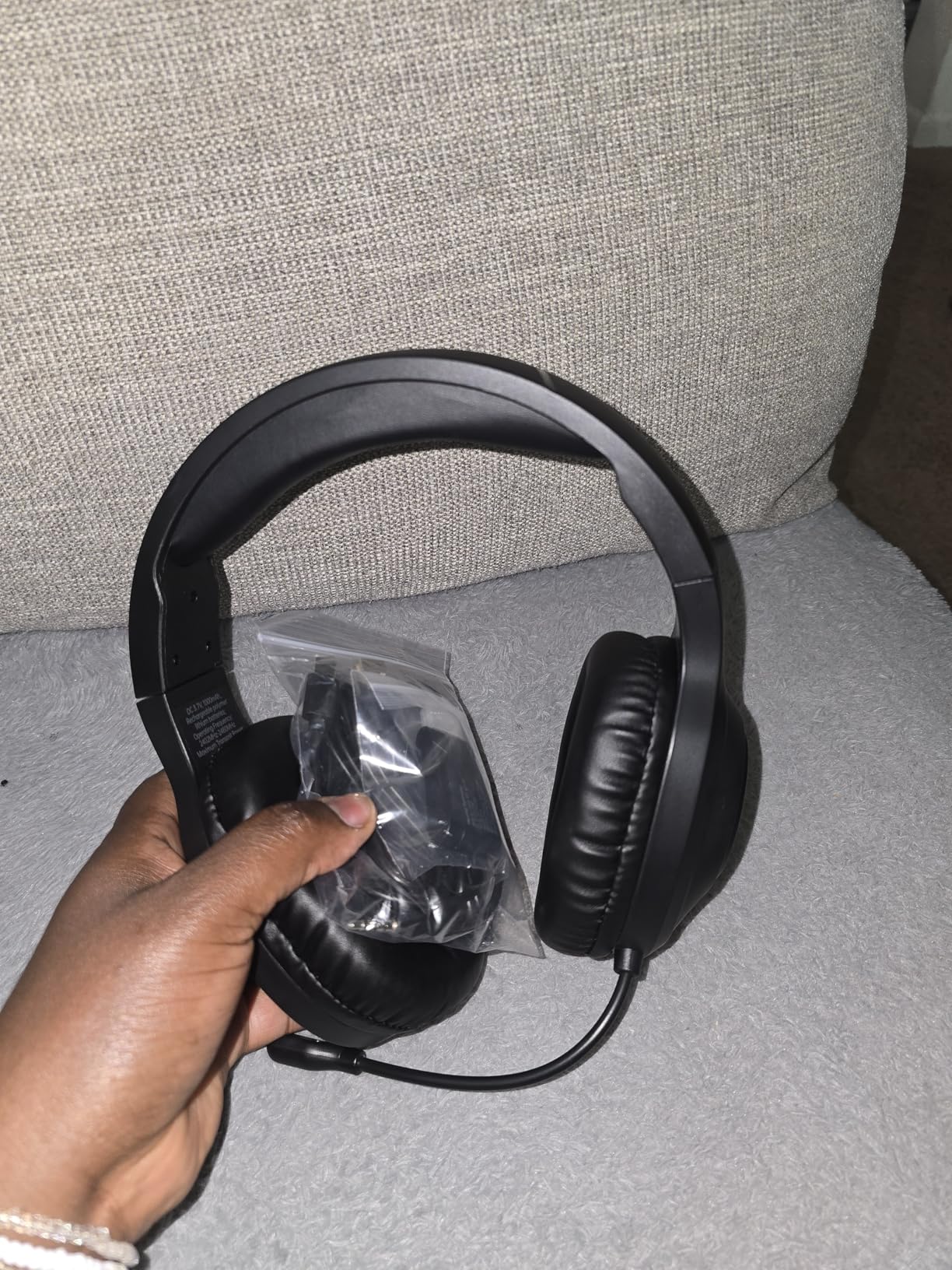 AOC Wireless Gaming Headset Compatible with PS5/4, Nintendo Switch, PC, Bluetooth 5.4 & 2.4GHz Gaming Headphones with Noise Canceling Mic, RGB, Type-C, 20ms Latency, 45H, 7.1 Virtual Surround- Black - Customer Photo 1