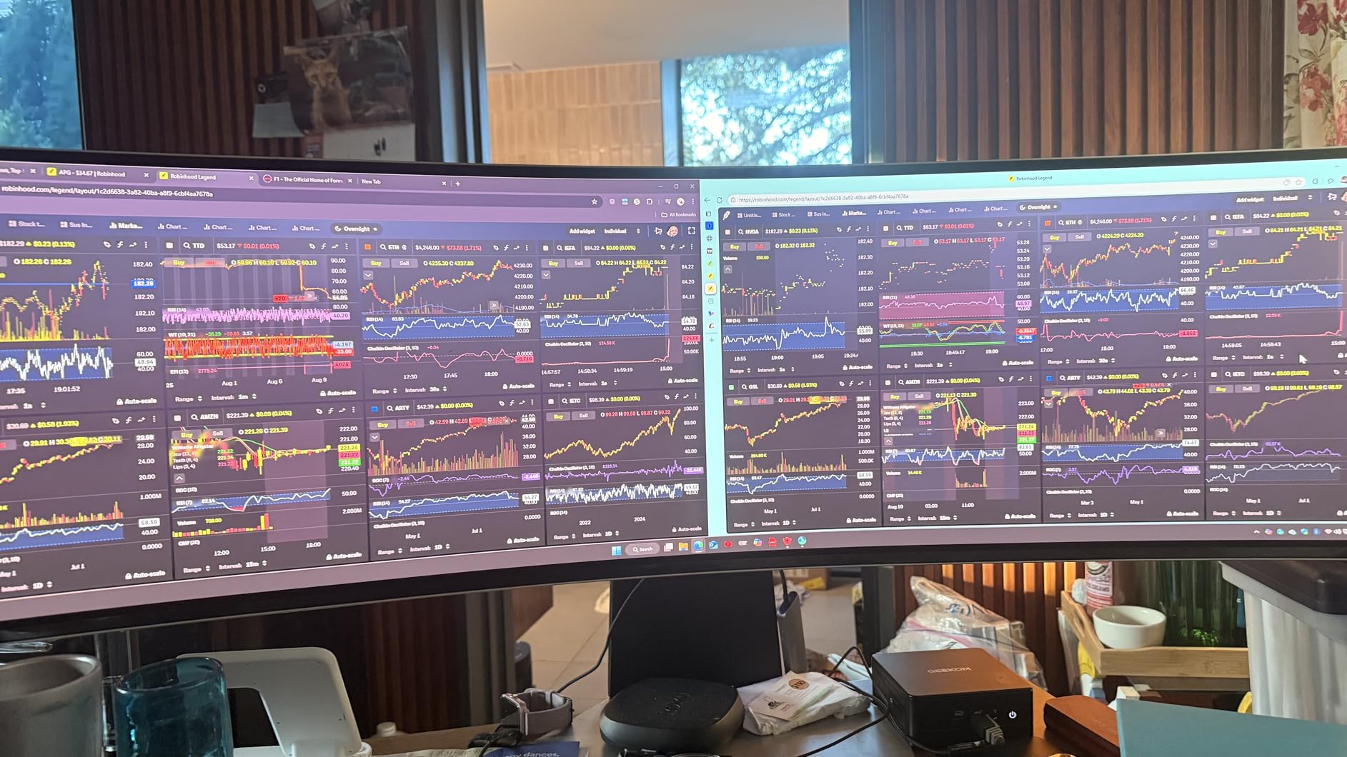 GEEKOM IT15, The Most Powerful Mini PC with Intel Ultra 9 285H (15th Gen) 99 Tops | 32GB DDR5 | 2TB SSD(Up to 8TB) | Intel Arc 140T GPU | WiFi 7 | 2XUSB4, DP1.4 | 8K@120Hz Quad Display | Windows11Pro - Customer Photo 1