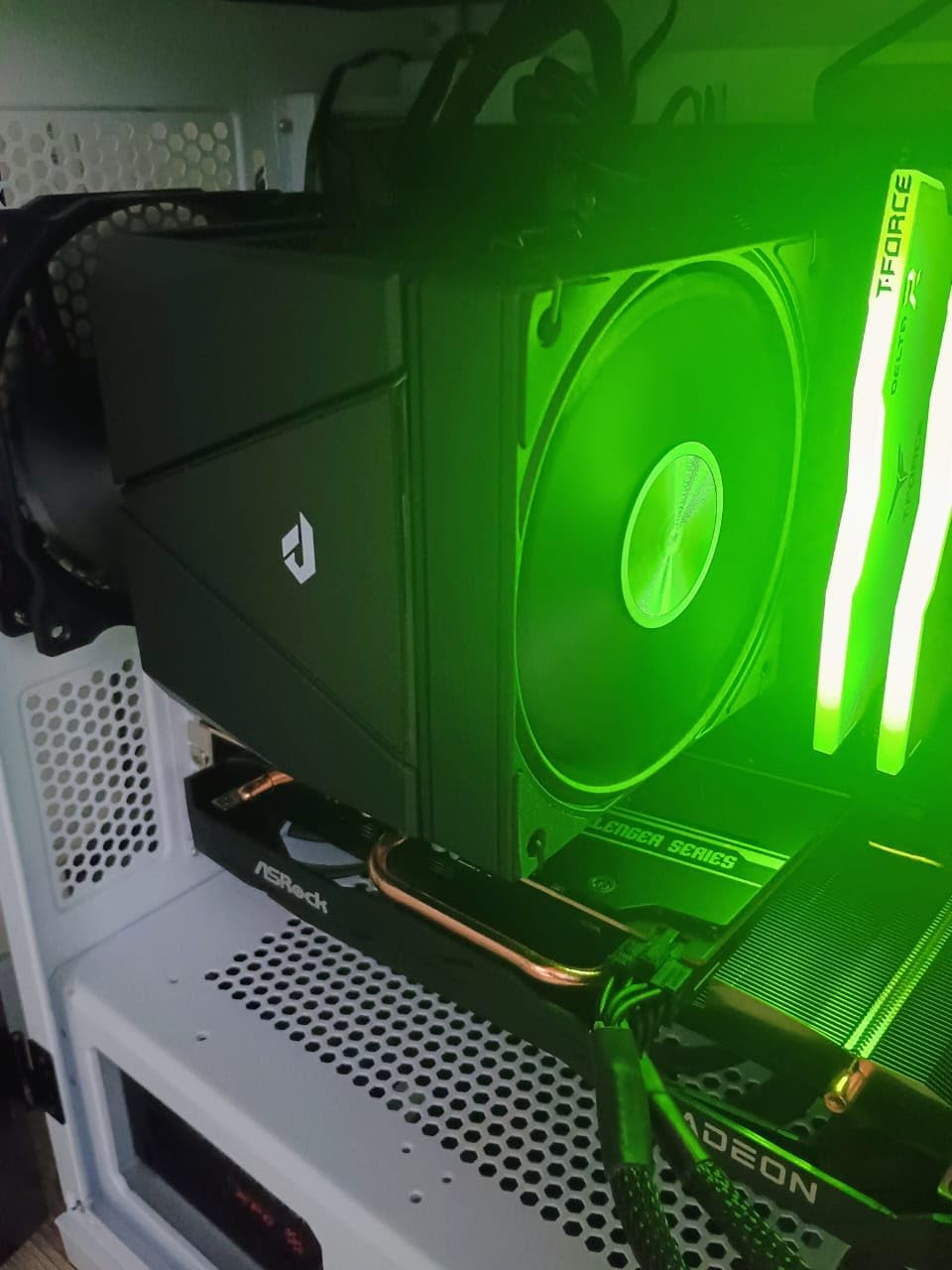 upHere CPU Cooler Air,Dual Tower Cooler with 120mm PWM Fan,8 Heat Pipes for Intel LGA 1851/1700/2011/2066/115X,AM5/AM4/AM3,White,UE2 Elite T8 Customer Review upHere CPU Cooler Air,Dual Tower Cooler with 120mm PWM Fan,8 Heat Pipes for Intel LGA 1851/1700/2011/2066/115X,AM5/AM4/AM3,White,UE2 Elite T8 - Customer Photo 2