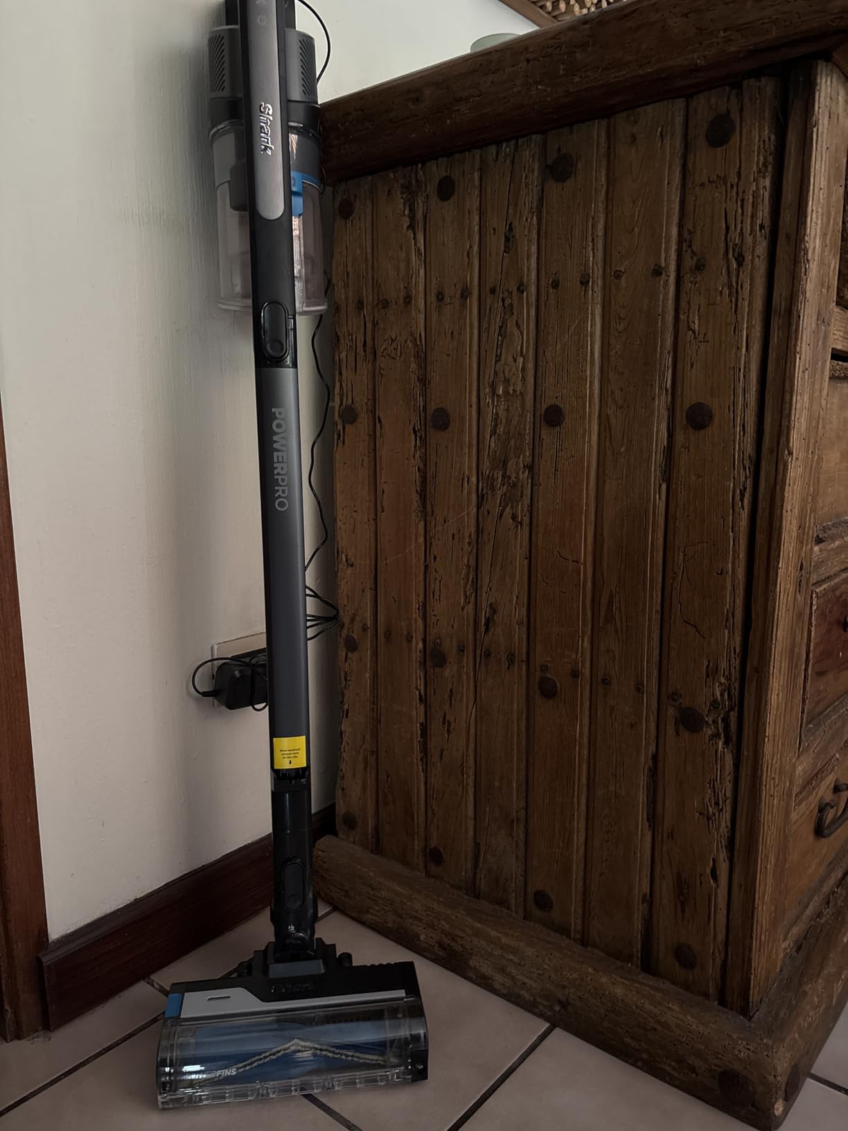 Shark PowerPro Reveal Plus Cordless Vacuum, FloorDetect & Dirt-Reveal Technology, HEPA Filter, Carpet & Hard Floor, Rechargeable, Charcoal, IZ376H - Customer Photo 2