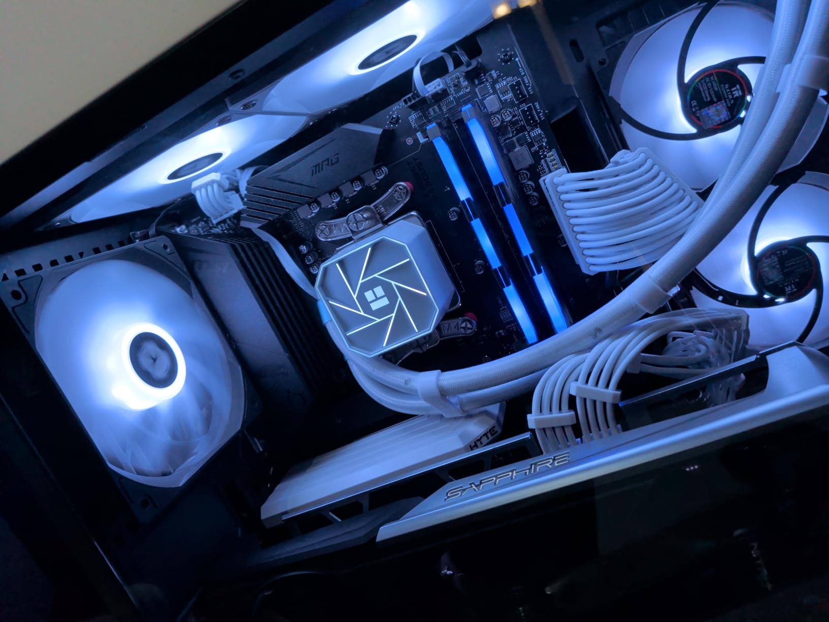 MSI MPG B550 Gaming Plus V1 Gaming Motherboard (AMD Ryzen 5000, AM4, DDR4, PCIe 4.0, SATA 6Gb/s, M.2, USB 3.2 Gen 2, HDMI/DP, ATX) - Customer Photo 1