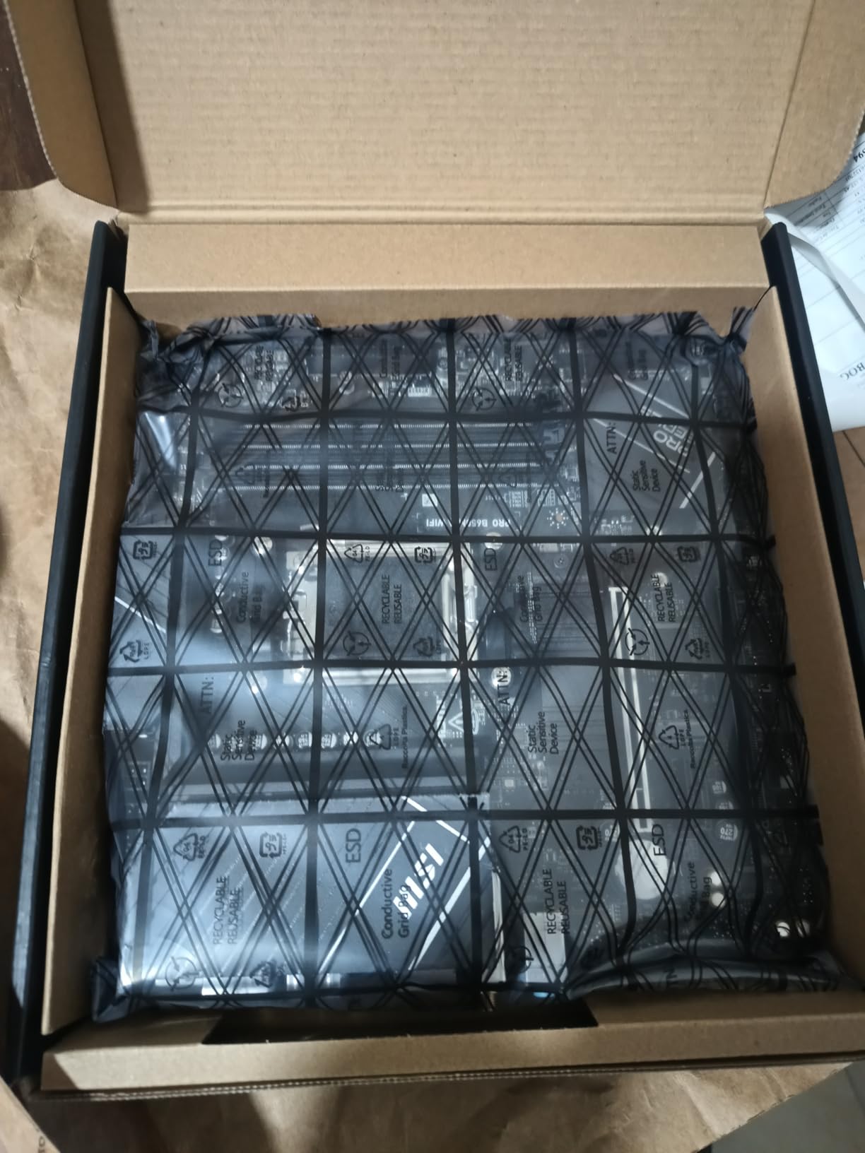 MSI PRO B650M-A WiFi V1 Motherboard, Micro-ATX - Supports AMD Ryzen 9000/8000 / 7000 Series Processors, AM5 - DDR5 Memory Boost 6000+MHz/OC, 2 x PCIe 4.0 x16, 2 x M.2 Gen4, 2.5G LAN - Customer Photo 1