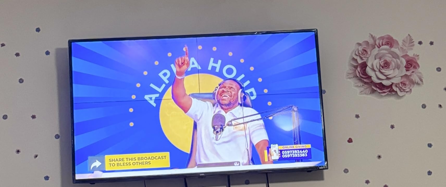 Hisense 40-Inch Class QD4 Series QLED FHD Smart Fire TV (40QD4QF, 2025 Model) - Quantum Dot Color, DTS Virtual: X, Alexa Built in, Slim Bezel Design - Customer Photo 2