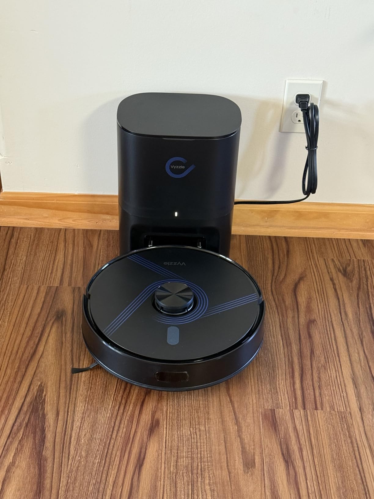 Vyzzle E20 Robot Vacuum and Mop, 60-Day Robot Vacuum Self Emptying, 5500Pa Suction, Zoned & Scheduled Cleaning, LiDAR Navigation, Vacuum Robot for Pet Hair, Carpets, Floors, WiFi/App/Voice Control - Customer Photo 1