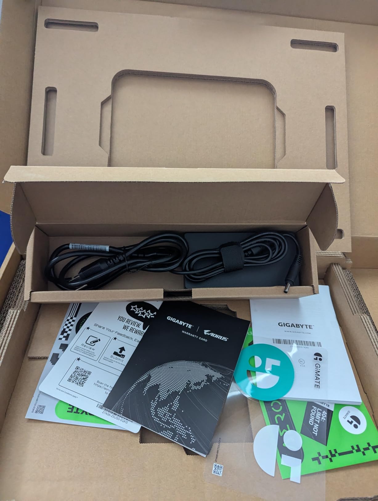 GIGABYTE AERO X16; Copilot+ PC - 165Hz 2560x1600 WQXGA - NVIDIA GeForce RTX 5070 - AMD Ryzen AI 7 350-1TB SSD with 32GB DDR5 RAM - Windows 11 Home - Lunar White - Customer Photo 4