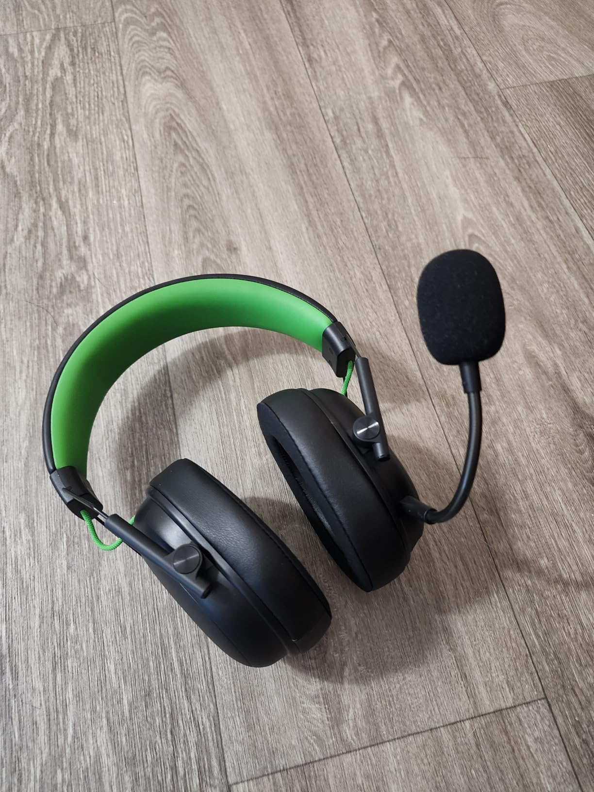 Razer BlackShark V3 X HyperSpeed Wireless Gaming Headset for Xbox: 50mm Drivers - Cardioid Mic - 2.4 GHz, Bluetooth, USB - Works with PC, Mac, PS5, Nintendo Switch - Long Battery Life - Black - Customer Photo 3