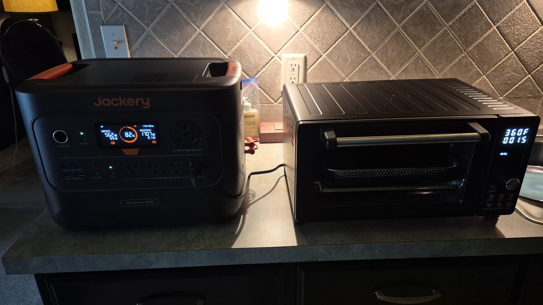 Jackery HomePower 3000 Portable Power Station with 2x 200W Solar Panels, 3600W (Surge 7200W) Output, 3072Wh LFP Battery Solar Generator, Essential Backup for Home Use, Power Outage, RV, Emergencies - Customer Photo 1