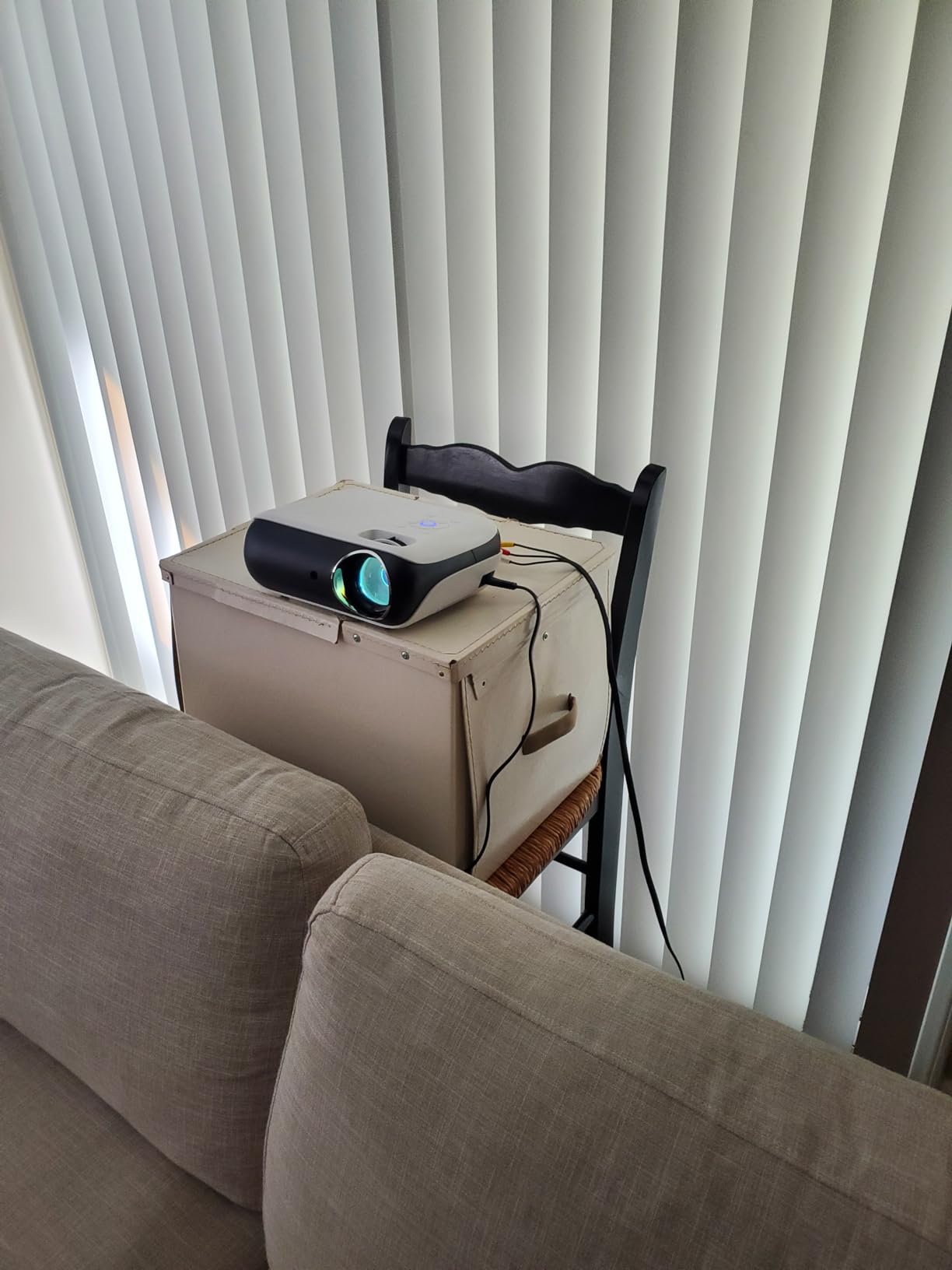 1500ANSI Netflix Officially Licensed Full HD Smart Projector with Stand, HAPPRUN 4K Projector with Wifi and Bluetooth, Built in Apps, Dolby Audio, Movie Projector for Oudoor,Home,Indoor,Gaming,Bedroom - Customer Photo 1