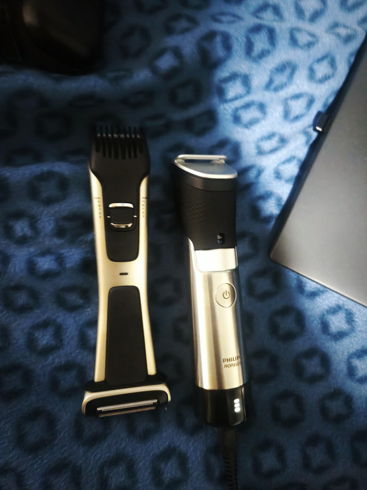 Norelco Philips Beard Trimmer 7000 Series, 100% Waterproof Trimmer for Men, 40 Lock-in Hair Length Settings, BeardSense Power Adaptability, Detail & T-Blade Trimmer Heads, Charging Stand, BT7670/40 - Customer Photo 2