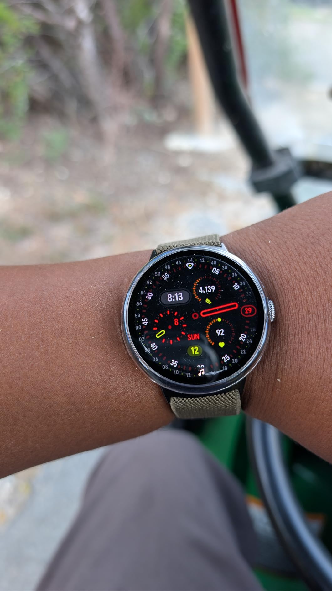 Google Pixel Watch 4 (41mm) - Android Smartwatch with Heart Rate and Sleep Tracking - 30-Hour Battery - Fitness Tracking - Google AI - Polished Silver Aluminum Case - Porcelain Active Band - Wi-Fi - Customer Photo 3