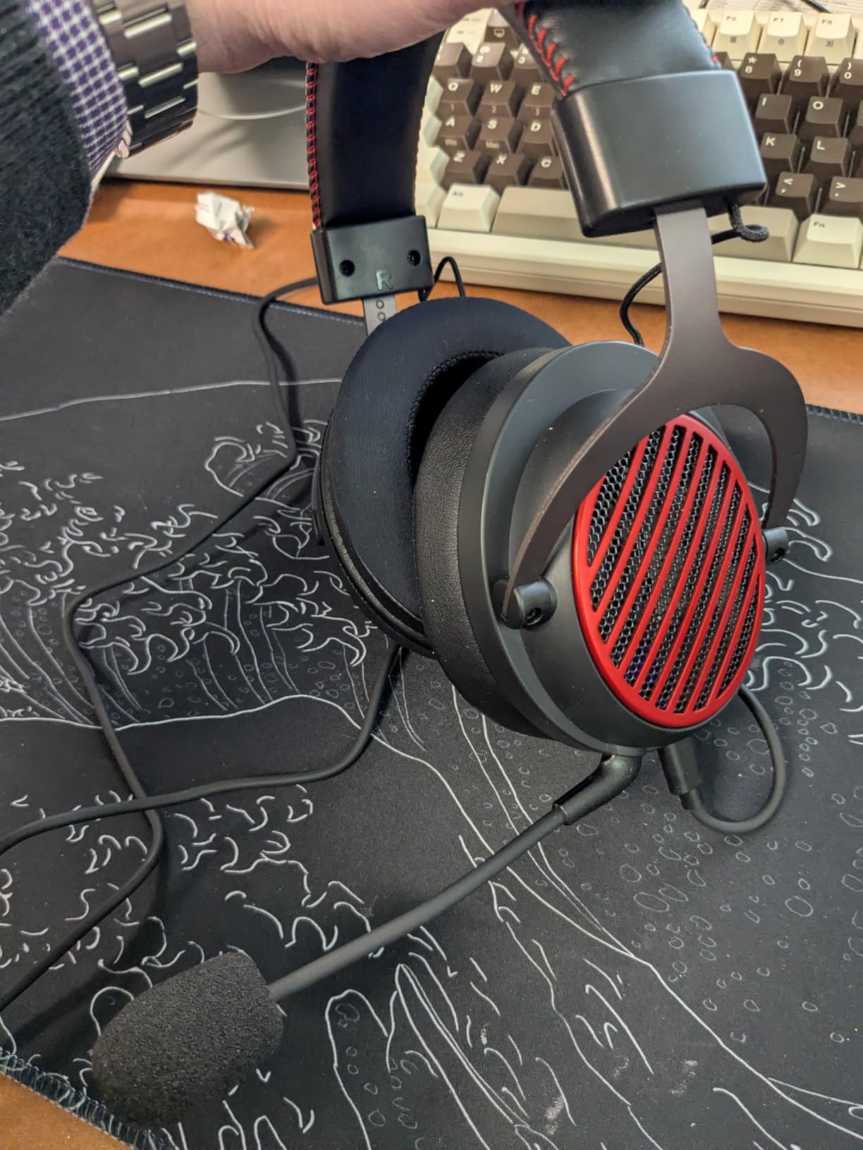 Redragon H389 Wired Gaming Headset with Mic, 50mm Drivers RGB Light Gaming Headphones, 3D Stereo Sound, Soft Memory Earmuffs & Artificial Leather Design for PC, PS4/5, Switch, Xbox. Black Customer Review Redragon H389 Wired Gaming Headset with Mic, 50mm Drivers RGB Light Gaming Headphones, 3D Stereo Sound, Soft Memory Earmuffs & Artificial Leather Design for PC, PS4/5, Switch, Xbox. Black - Customer Photo 2