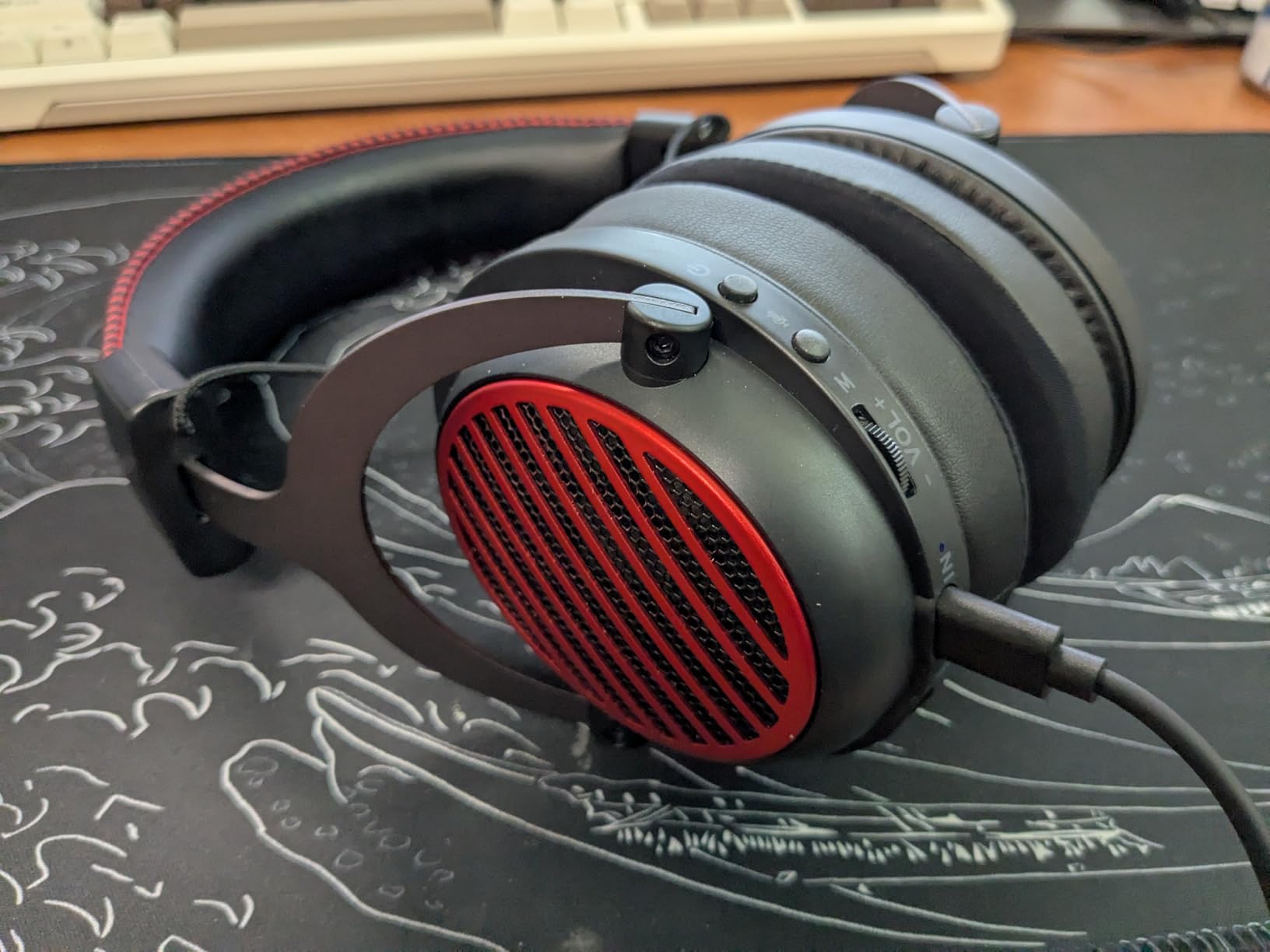 Redragon H389 Wired Gaming Headset with Mic, 50mm Drivers RGB Light Gaming Headphones, 3D Stereo Sound, Soft Memory Earmuffs & Artificial Leather Design for PC, PS4/5, Switch, Xbox. Black - Customer Photo 5