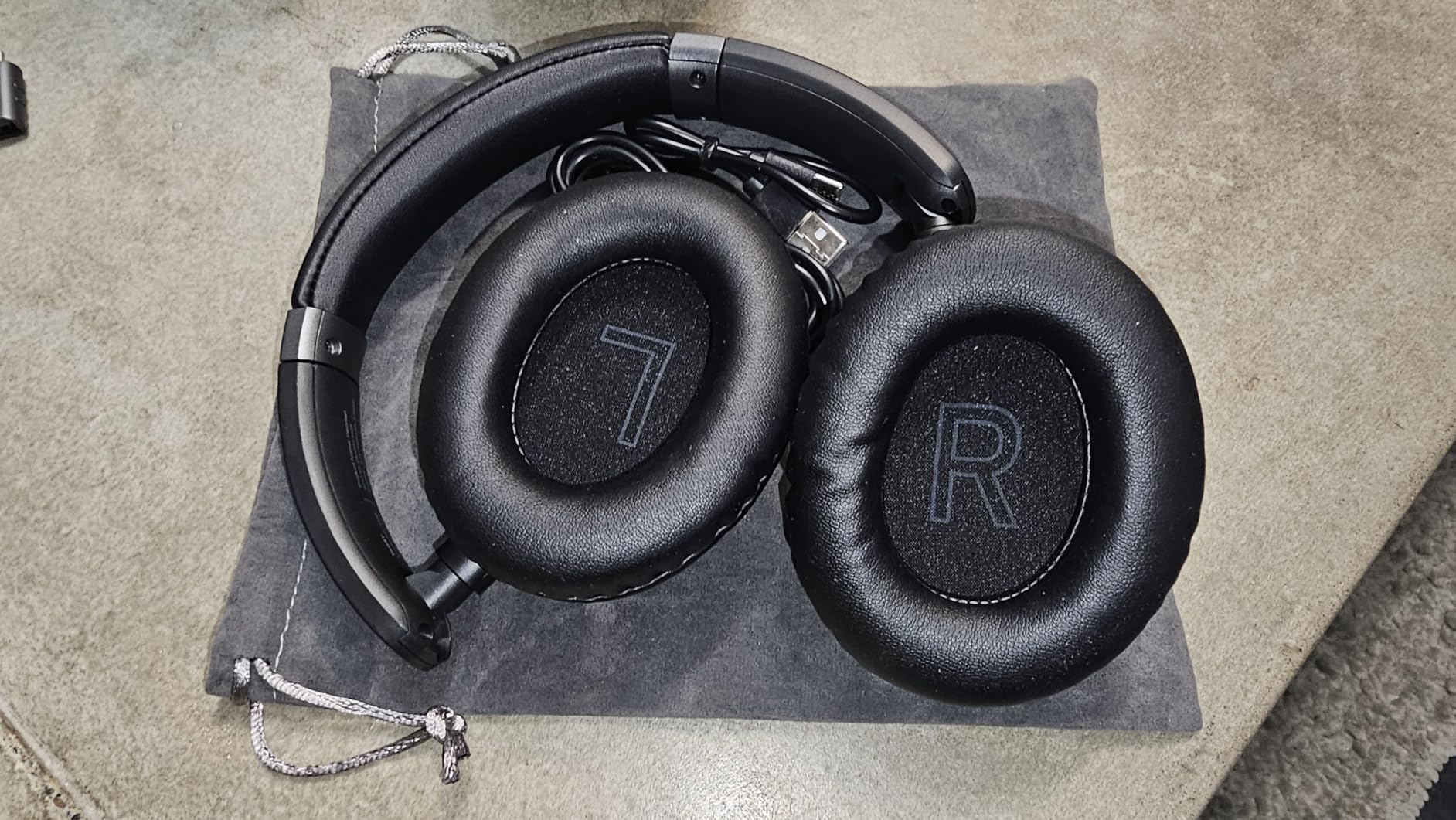 TAGRY Hybrid Active Noise Cancelling Headphones 100H Playtime Wireless Bluetooth Over Ear Headphone with Fast Charging Hi-Res Audio Comfort Earcups Headsets for Home Travel Office Phone PC Black - Customer Photo 2