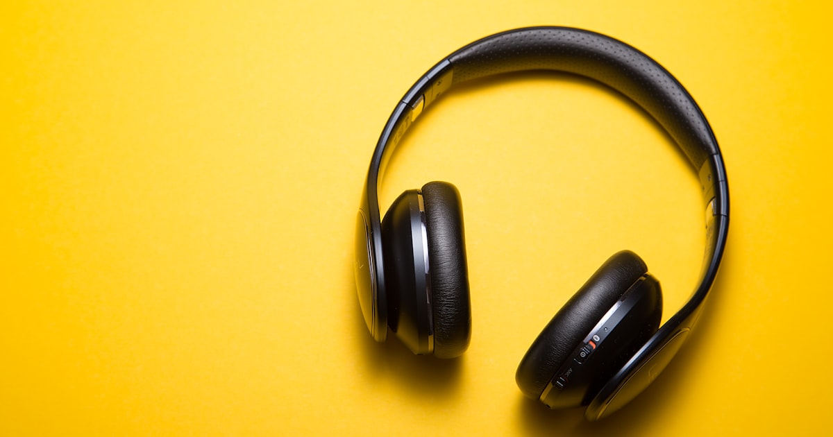 Best Headphones for Zoom Calls: 12 Models Tested for Clear Communication - OfzenAndComputing