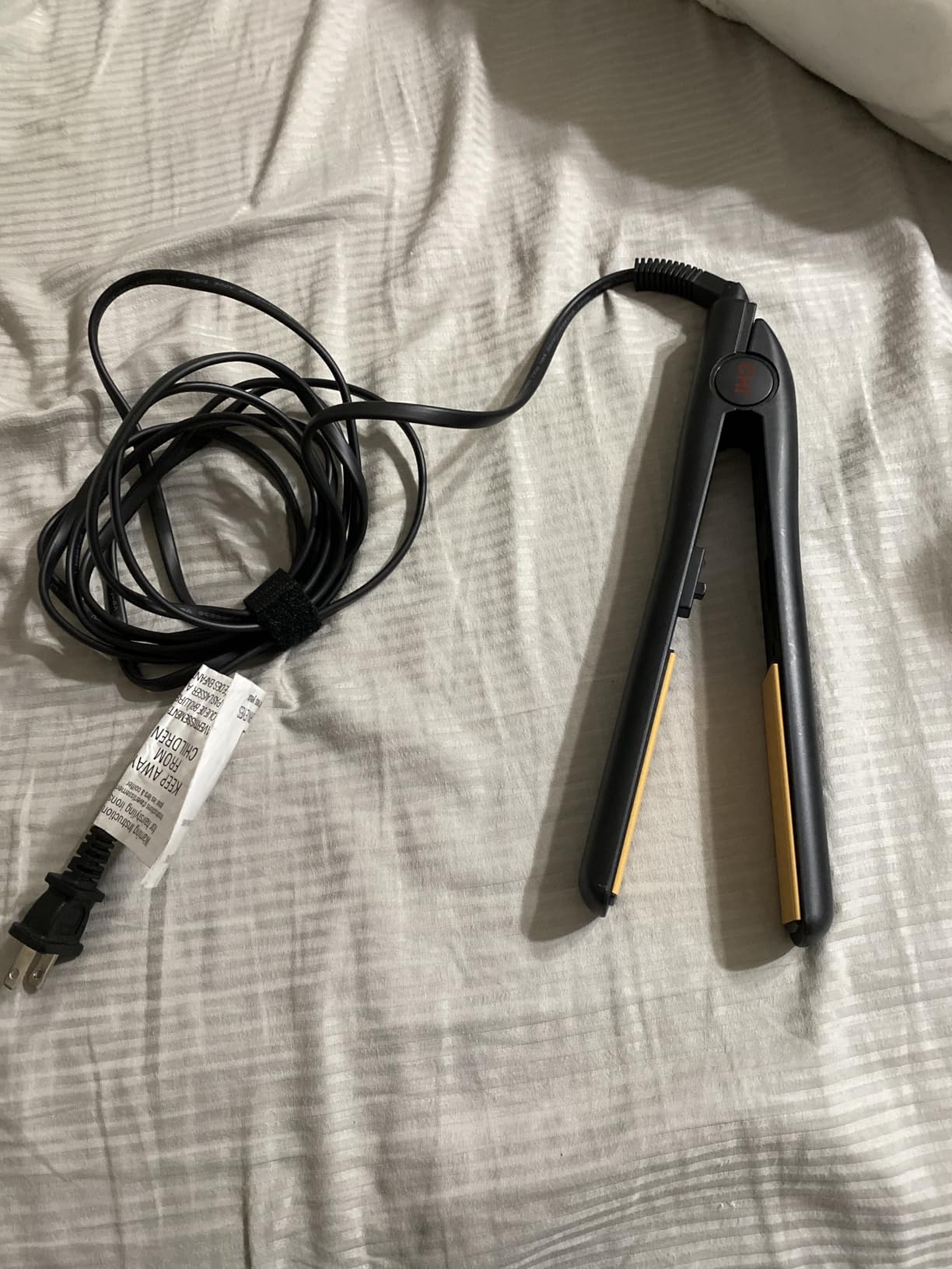 CHI Original Ceramic Flat Iron, Straightener For A Smooth Finish, Ceramic Floating Plates, Quick Heat Up, Analog On/Off Switch, 1