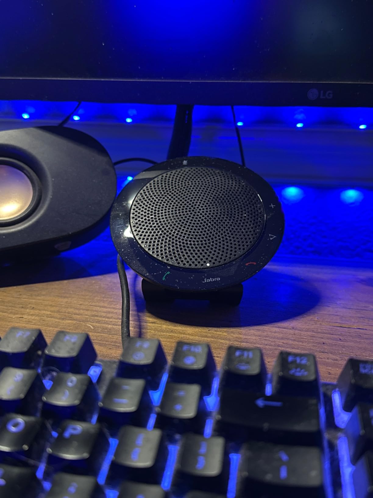 Jabra 7410-209 Model Speak 410 USB Speakerphone, Plug and Play Solution, Works with All PCs, Outstanding Sound Quality, Full Compatibility with UC Systems & VoIP Clients, LED Indicators - Customer Photo 1