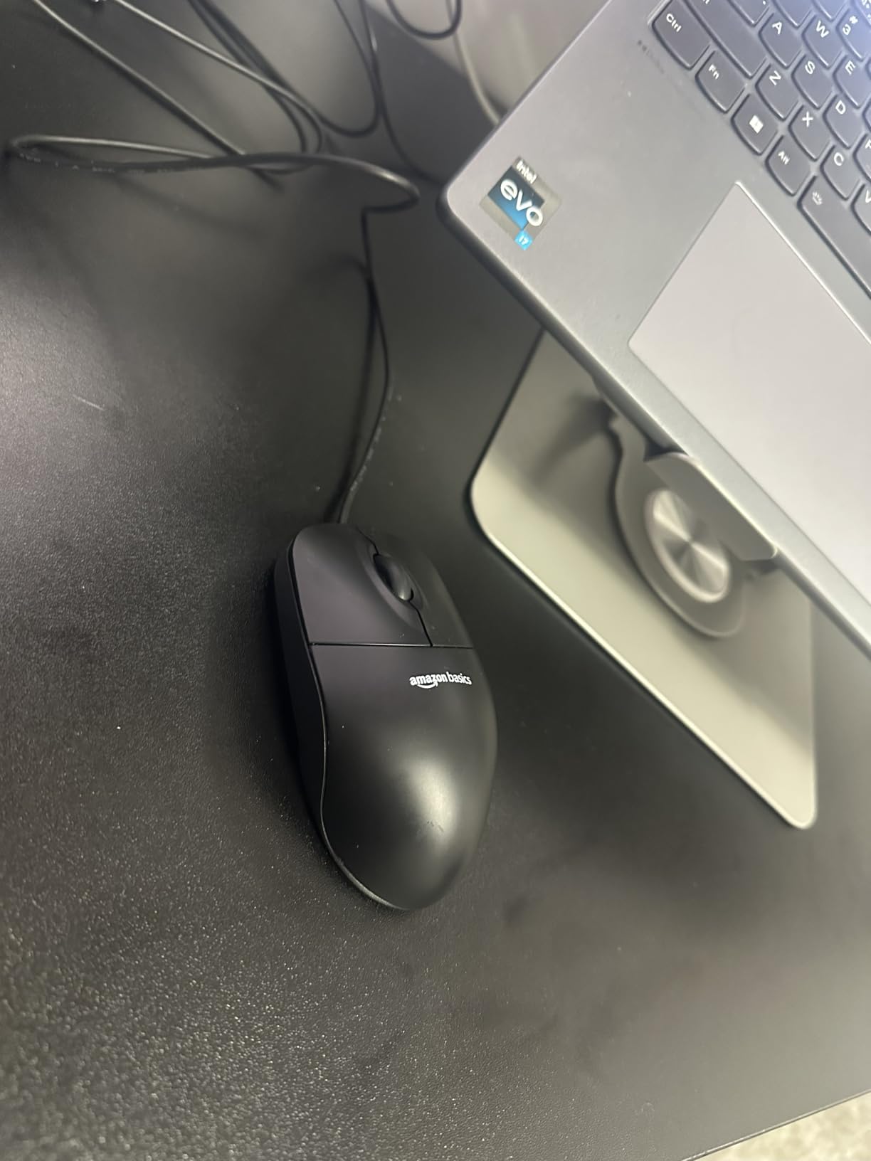 Amazon Basics 3-Button USB Wired Mouse with Scrolling and Tracking - Standard, Black - Customer Photo 1