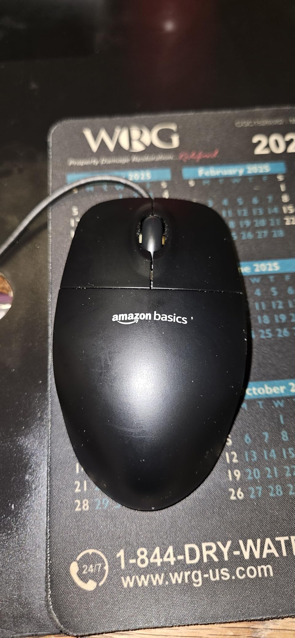Amazon Basics 3-Button USB Wired Mouse with Scrolling and Tracking - Standard, Black - Customer Photo 3