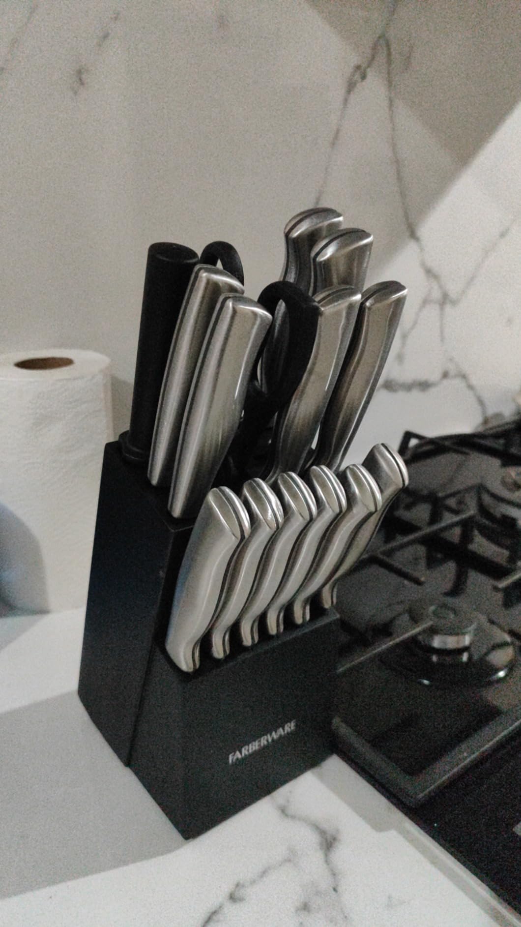 FARBERWARE 15-Piece Kitchen Knife Set with High-Carbon Stainless Steel Blades, Black Handles, Steak Knives, Wood Block, Razor Sharp and Ergonomic - Customer Photo 2