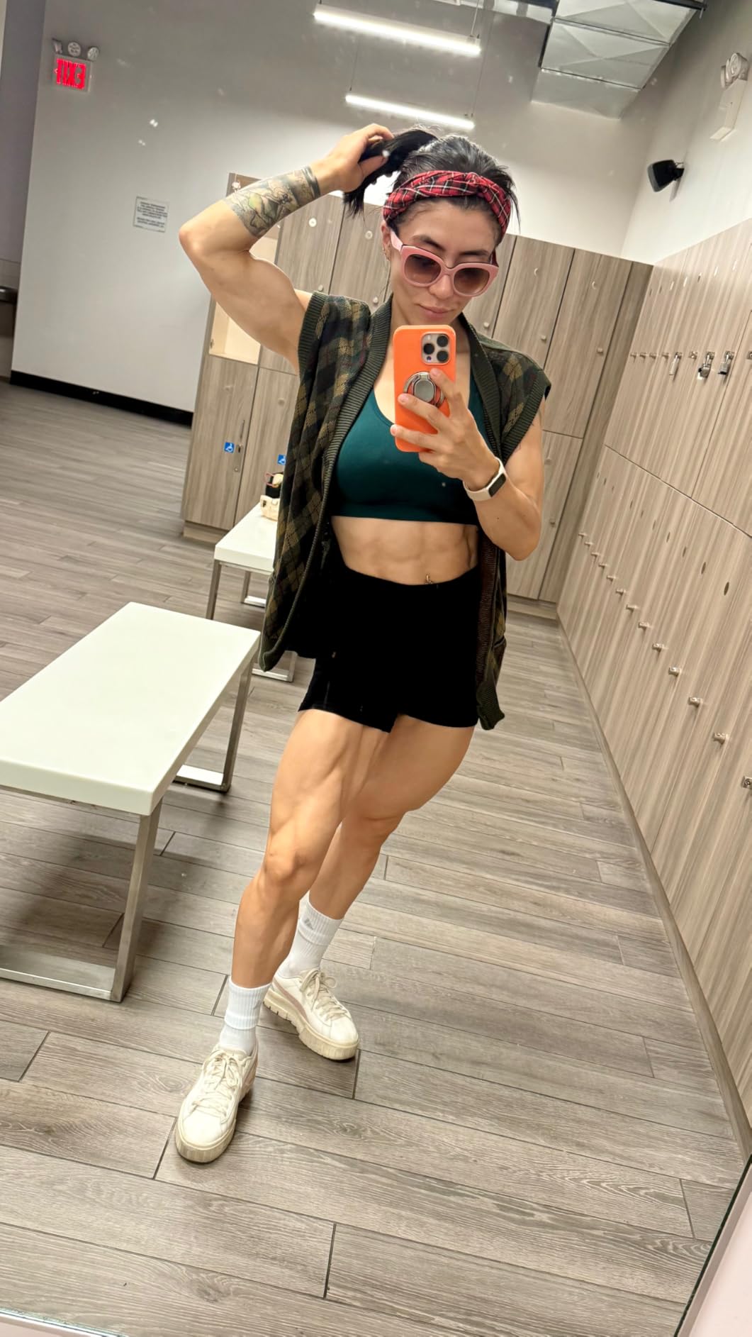 adidas Women's Athletic Cushioned Crew Socks, 6-Pack, Durable, Moisture-Wicking, Cushioned, Arch Support Socks for Women Customer Review adidas Women's Athletic Cushioned Crew Socks, 6-Pack, Durable, Moisture-Wicking, Cushioned, Arch Support Socks for Women - Customer Photo 2