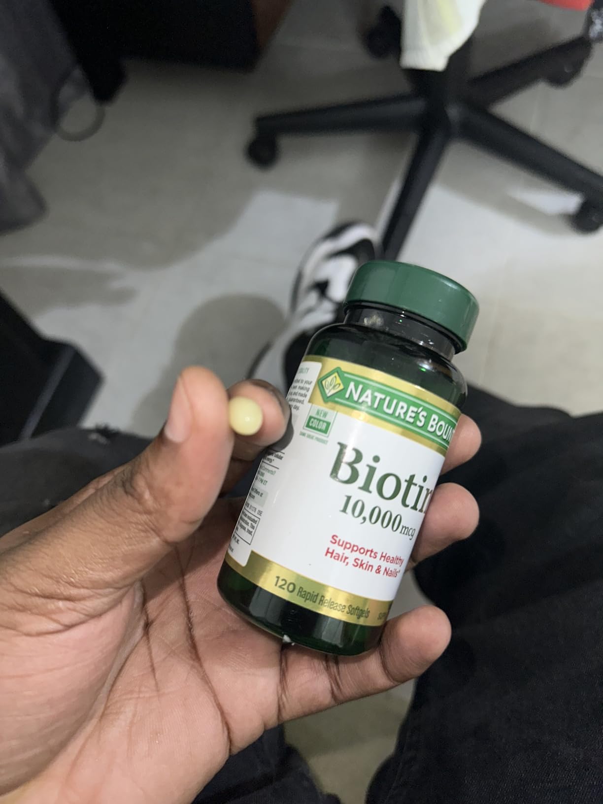 Nature's Bounty Biotin Hair Skin and Nails Vitamins, Supports Healthy Hair, Skin and Nails, 10,000 mcg, 120 Softgels (Pack of 1) - Customer Photo 1