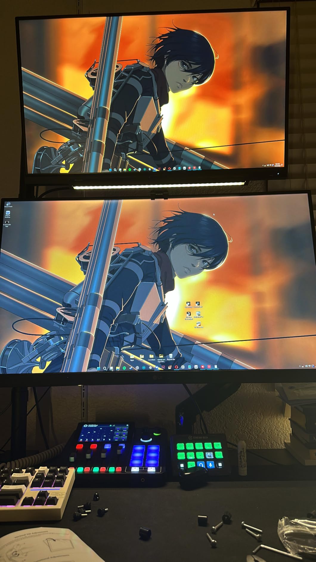 VIVO Single 13 to 38 inch Ultrawide Monitor Arm Desk Mount, Regular Screens up to 32 inches, 22 lbs capacity, Fully Adjustable Stand with C-Clamp and Grommet Base, Black, STAND-V001 - Customer Photo 3