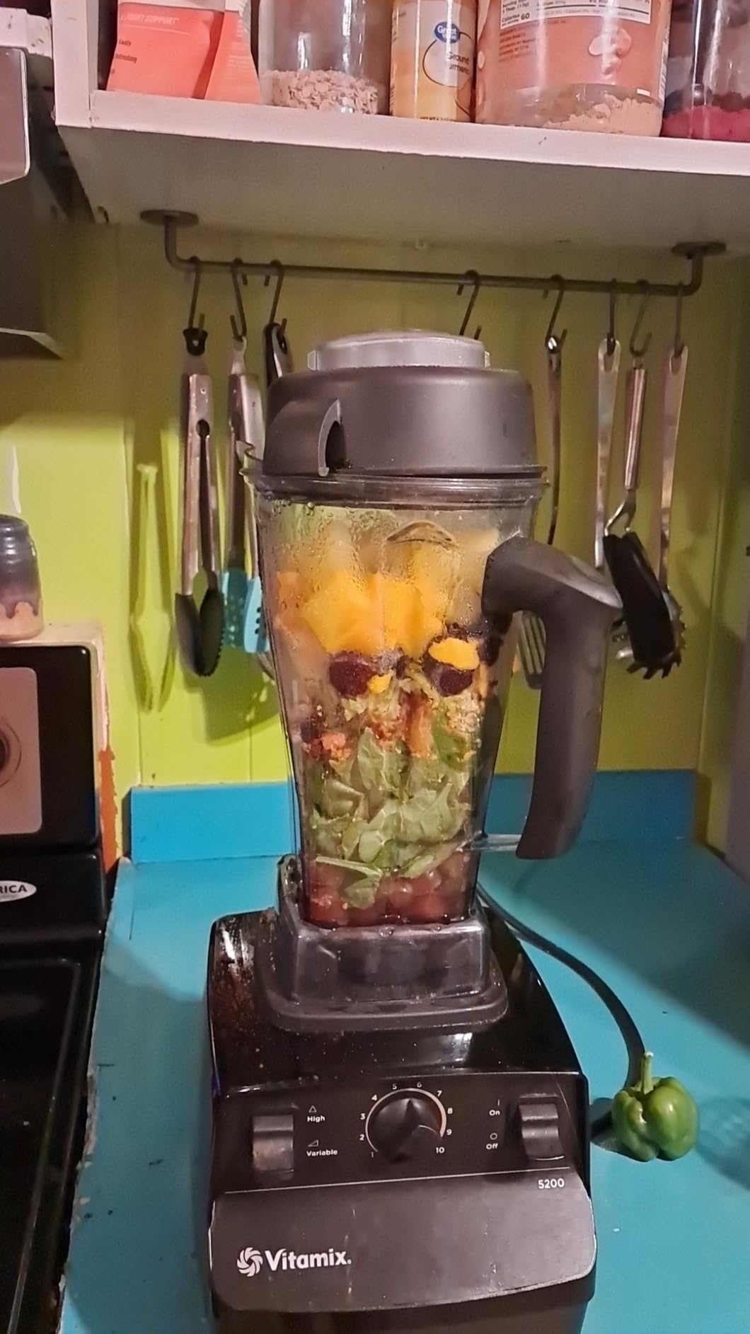 Vitamix 5200 Blender, Professional-Grade Blender for Smoothies, Soups, Ice Cream and More, Stainless-Steel Blades, Self-Cleaning Kitchen Appliance, 64 Oz Container, Red - Customer Photo 1