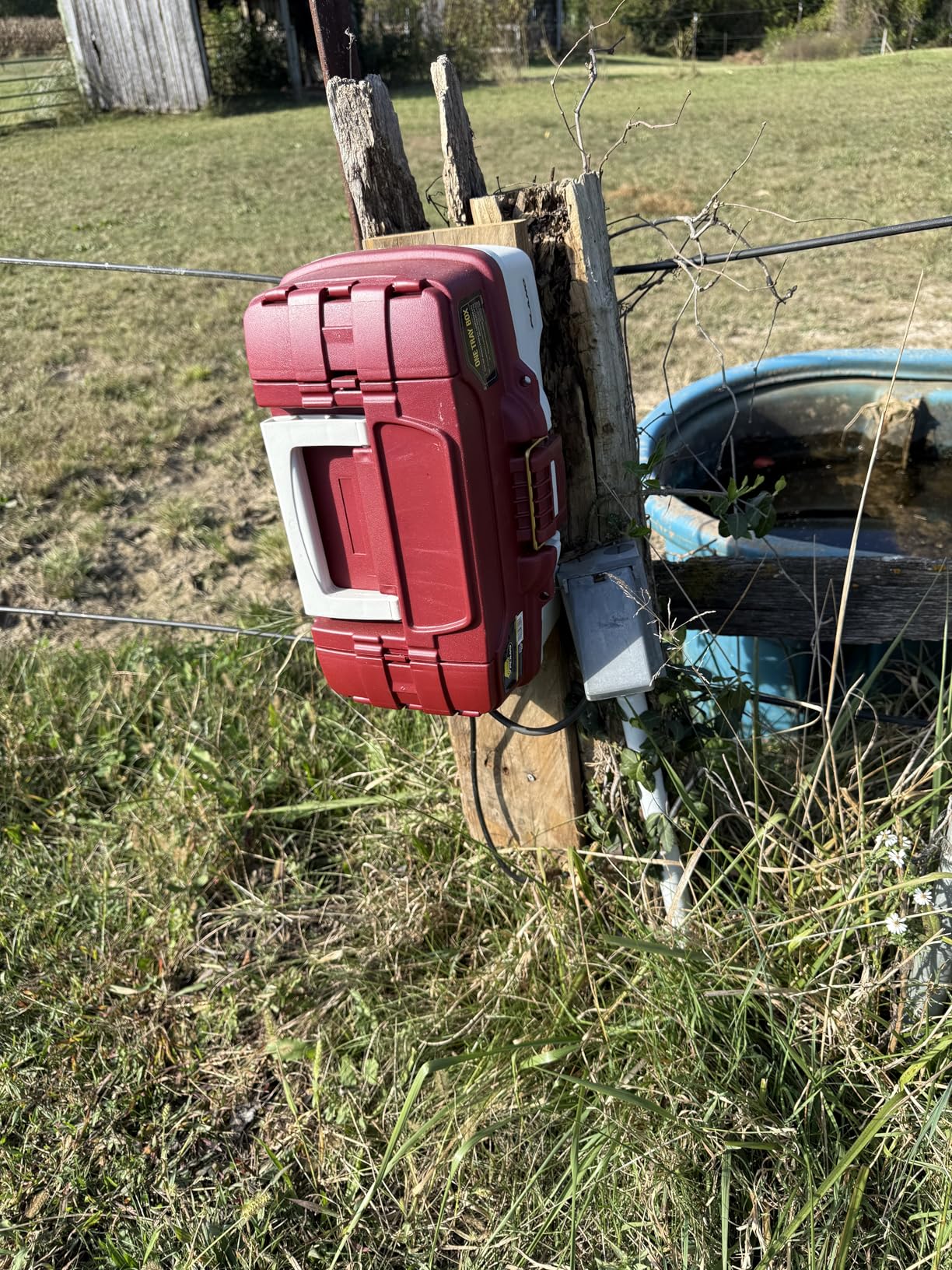 Plano 1-Tray Tackle Box with Dual Top Access, Red Metallic/Off White, Premium Tackle Storage (620106) - Customer Photo 1
