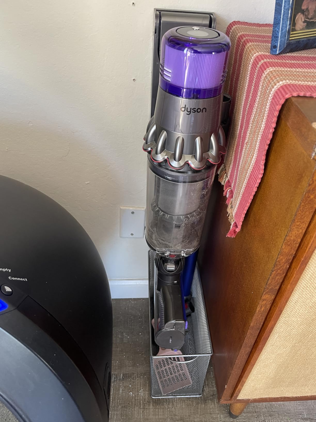 Dyson V11 Origin Cordless Vacuum, 185AW, 3 Power Modes, Up to 60 Minutes,² Deep Cleans Hard Floors and Carpets, Detangles pet Hair, Converts to Handheld - Customer Photo 1