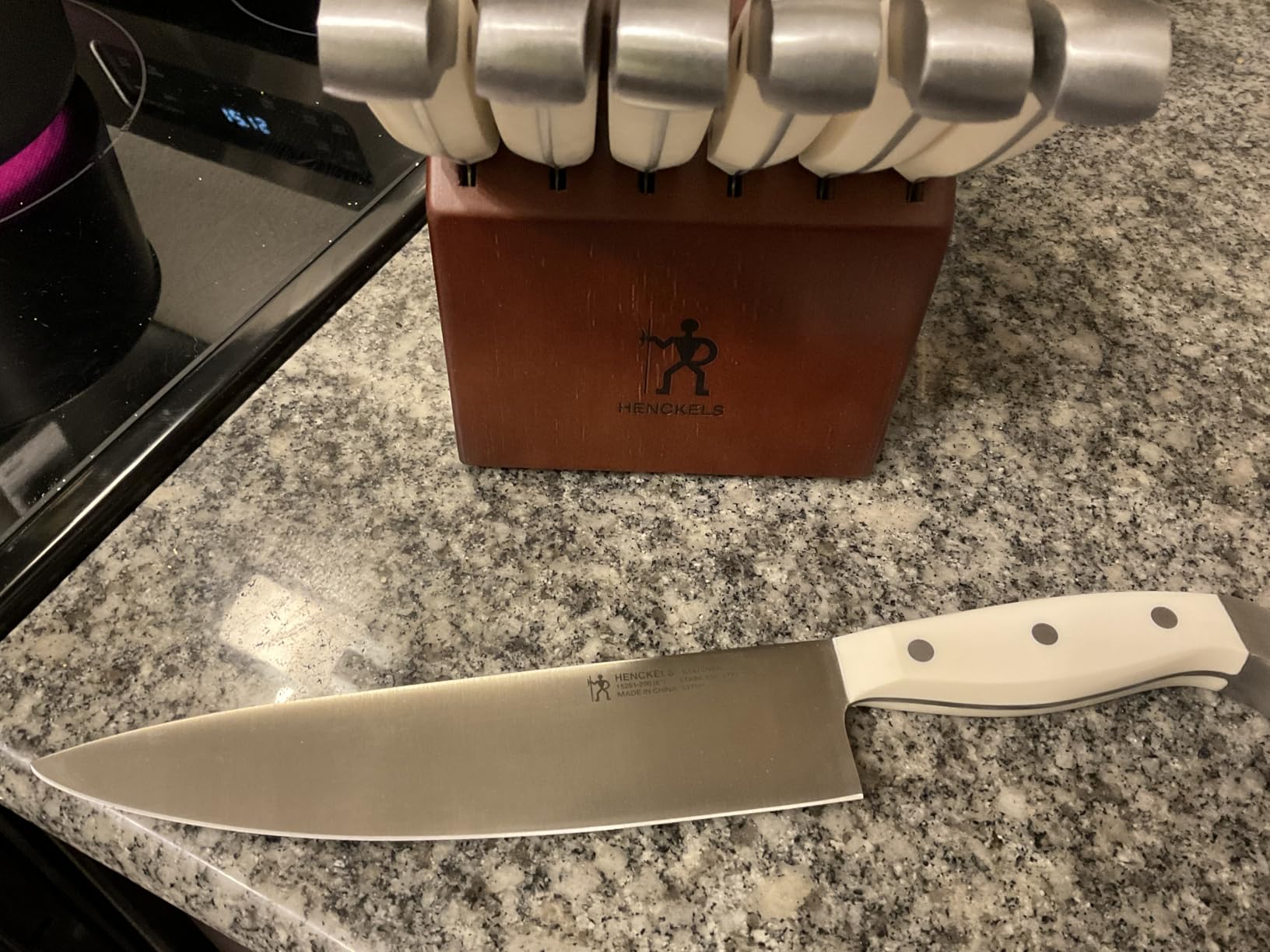 HENCKELS Premium Quality 15-Piece Knife Set with Block, Razor-Sharp, German Engineered Knife Informed by over 100 Years of Masterful Knife Making, Lightweight and Strong, Dishwasher Safe - Customer Photo 2