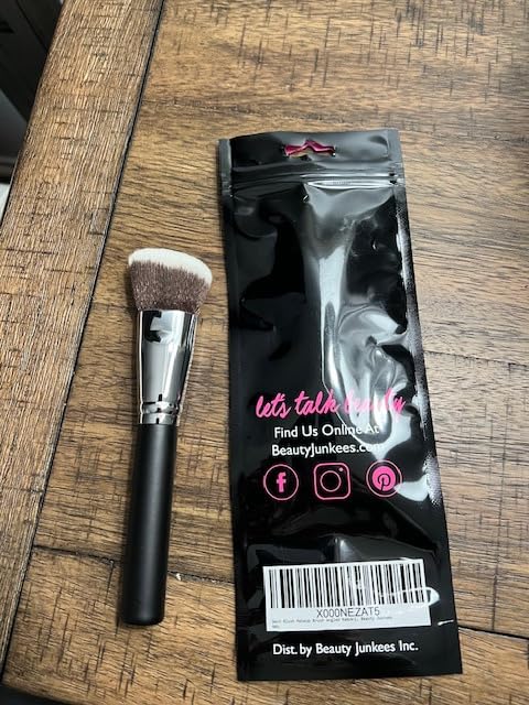 Beauty Junkees Blush Brush Angled for Cheeks - Cream Blush Brush & Bronzer Brush for Liquid, Cream, Powder - Synthetic Bristles, No Shedding - Customer Photo 2