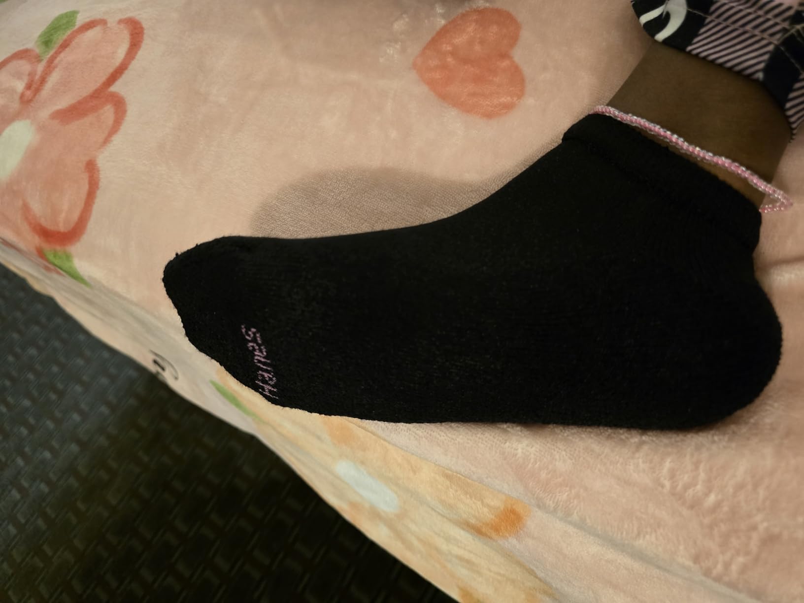 Hanes Women's Low Cut Socks, Full Sole Cushioned Athletic Socks for Women, 10-Pack Customer Review Hanes Women's Low Cut Socks, Full Sole Cushioned Athletic Socks for Women, 10-Pack - Customer Photo 2