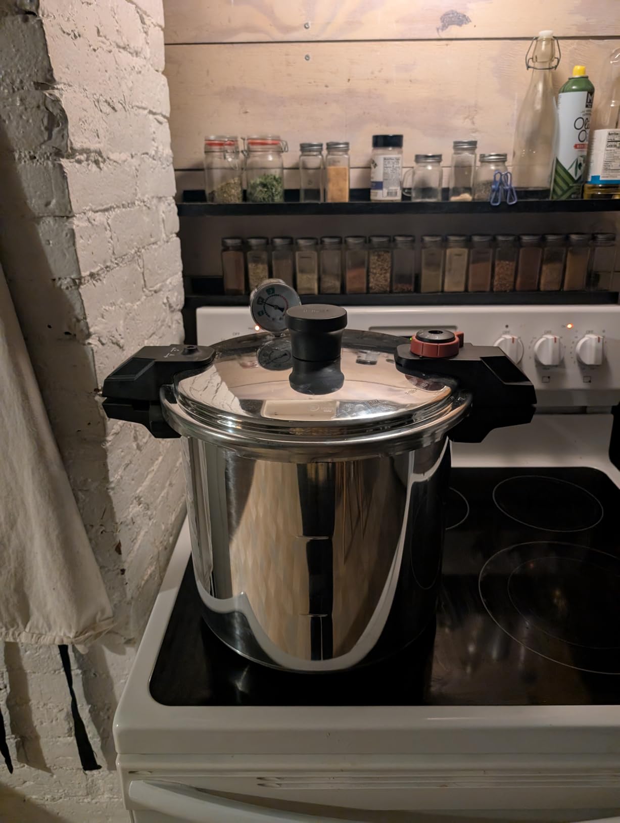 T-fal Clipso Stainless Steel Pressure Cooker, 6.3 Quart, Induction Cookware, Secure Locking System, One Hand System, Recipe Book Included, Pots and Pans, Kitchen, Silver - Customer Photo 2