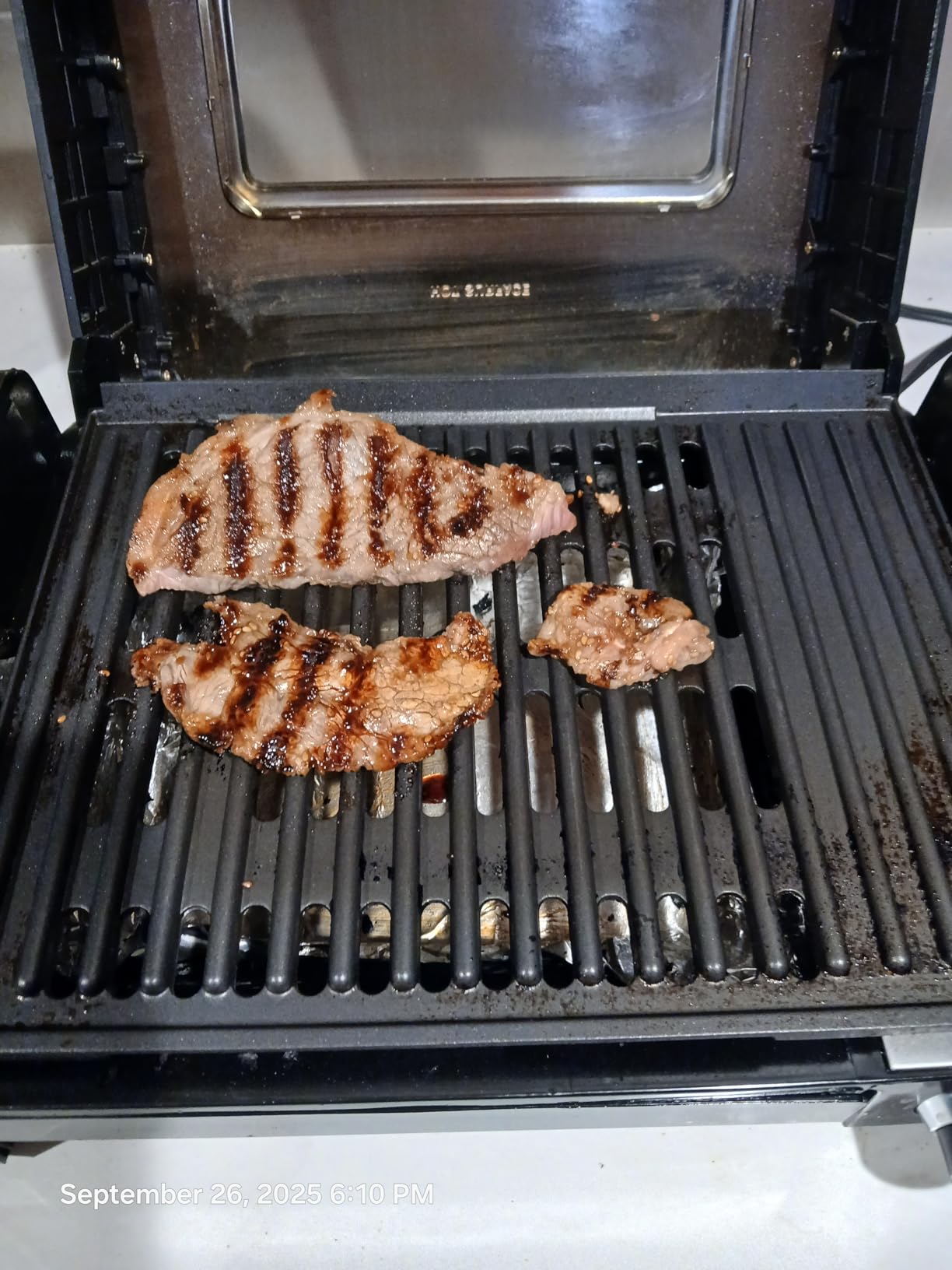 Hamilton Beach Electric Indoor Searing Grill with Viewing Window & Adjustable Temperature Control to 450F, 118 sq. in. Surface Serves 6, PFAS-Free Removable Nonstick Grate, Stainless Steel - Customer Photo 1