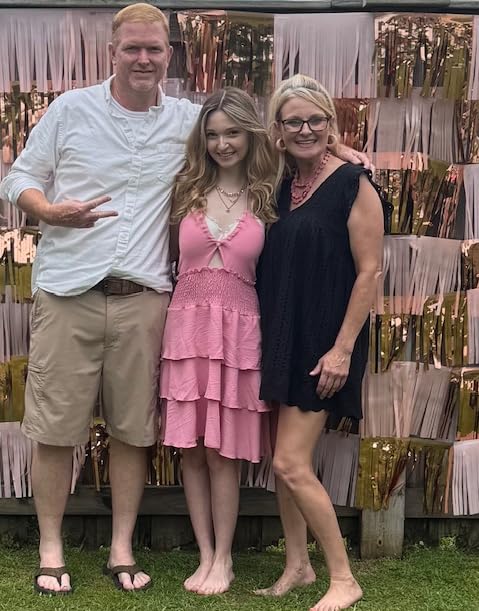 EMART Backdrop Stand 10x7ft(WxH) Photo Studio Adjustable Background Stand Support kit with 2 Crossbars, 8 Clamps, 2 Sandbags and Carry Bag for Parties, Events Decoration, Wedding, Photography Customer Review EMART Backdrop Stand 10x7ft(WxH) Photo Studio Adjustable Background Stand Support kit with 2 Crossbars, 8 Clamps, 2 Sandbags and Carry Bag for Parties, Events Decoration, Wedding, Photography - Customer Photo 2