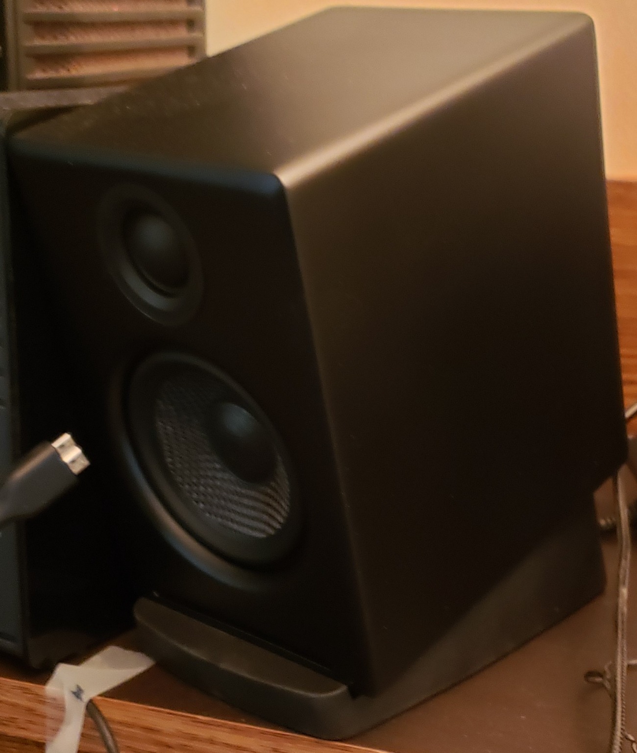 Audioengine All in One A2+ (B2) Portable Wireless Speaker - Audio with Lossless aptX Bluetooth and Analog Audio Input for Phone, Tablet, and Computers - Customer Photo 2