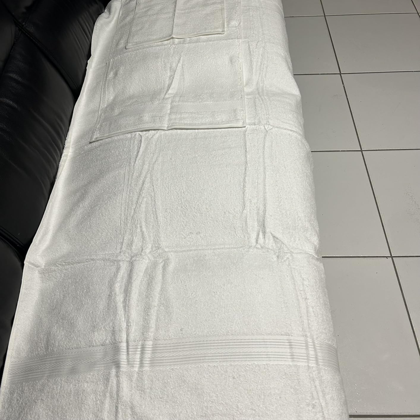 Amazon Basics 6 Piece Oversized Fade resistant Towel set, 100% Cotton towels for bathroom, soft and absorbent, 2 Bath Towels, 2 Hand Towels and 2 Washcloths bathroom towel set, Gray - Customer Photo 1