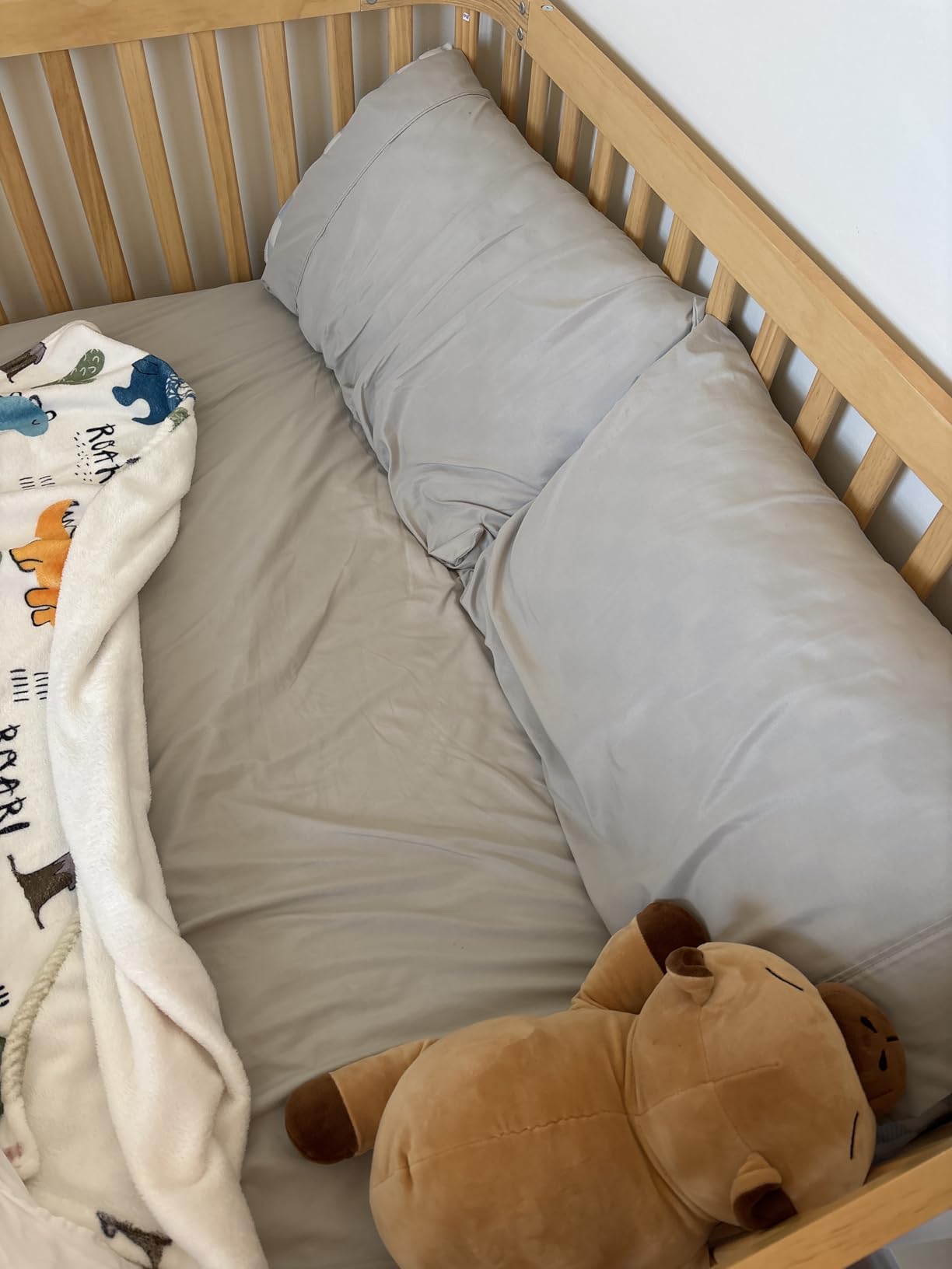 Amazon Basics Lightweight Super Soft, Wrinkle-Free Luxury Microfiber 4 Piece Bed Sheet Set with 14-Inch Deep Pockets, Full, Dark Gray, Solid Customer Review Amazon Basics Lightweight Super Soft, Wrinkle-Free Luxury Microfiber 4 Piece Bed Sheet Set with 14-Inch Deep Pockets, Full, Dark Gray, Solid - Customer Photo 4