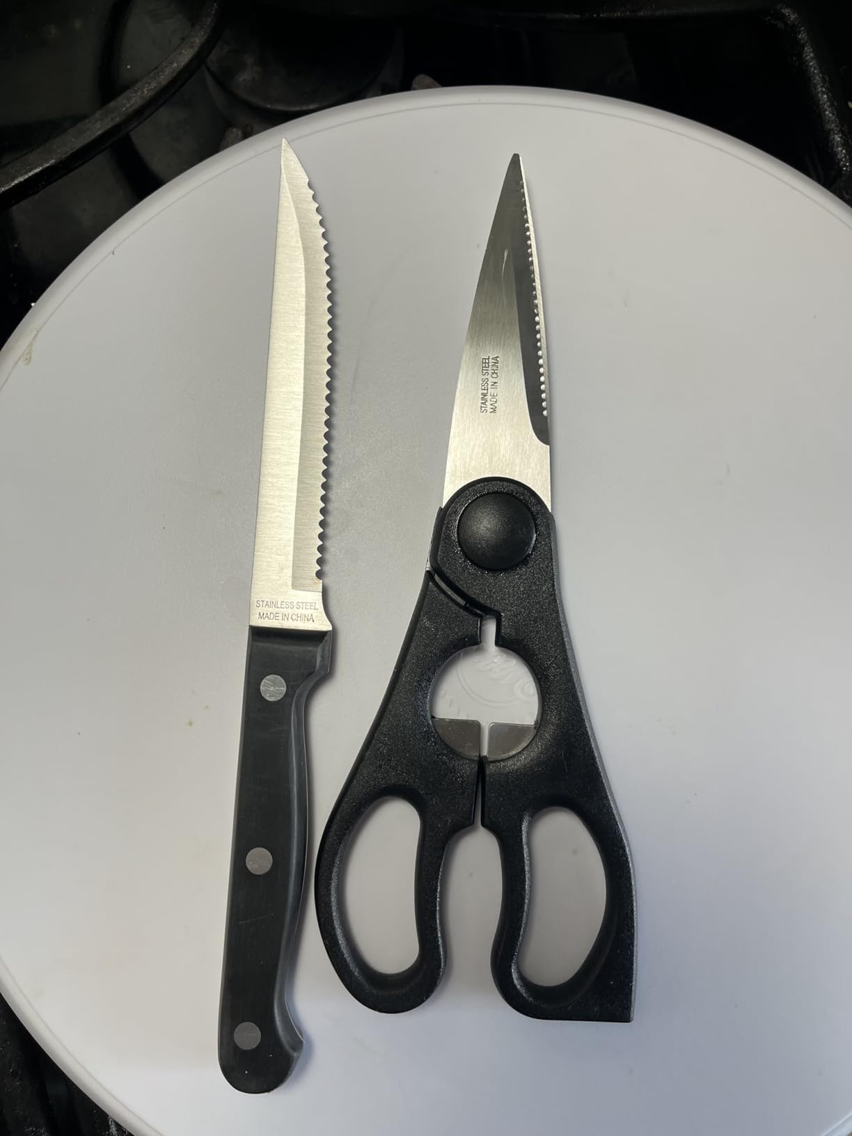 Amazon Basics 14-Piece High Carbon Stainless Steel Kitchen Knife Set with Sharpener and Pinewood Block, Black - Customer Photo 1