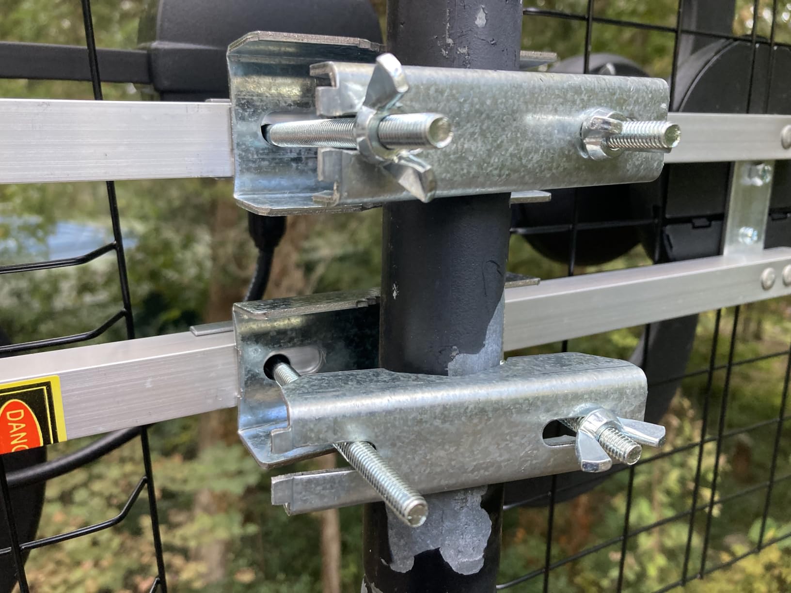 Antennas Direct ClearStream 4V Indoor Outdoor TV Antenna, UHF VHF, Multi-Directional, 70+ Mile Range, 4K 8K UHD, NEXTGEN TV – w/ 20-inch Mast (Black) - Customer Photo 1