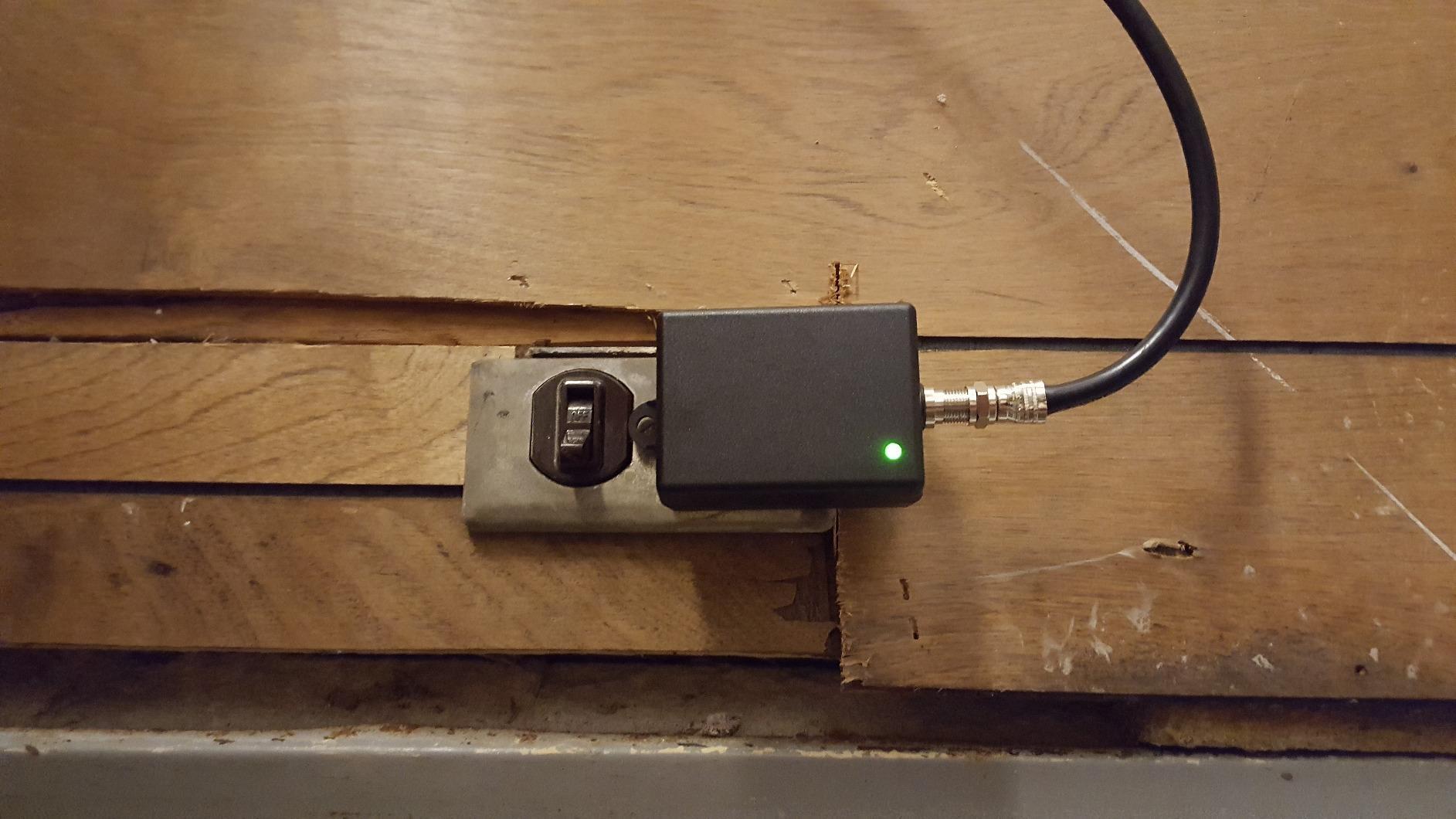 Antennas Direct ClearStream 4V Indoor Outdoor TV Antenna, UHF VHF, Multi-Directional, 70+ Mile Range, 4K 8K UHD, NEXTGEN TV – w/ 20-inch Mast (Black) - Customer Photo 3