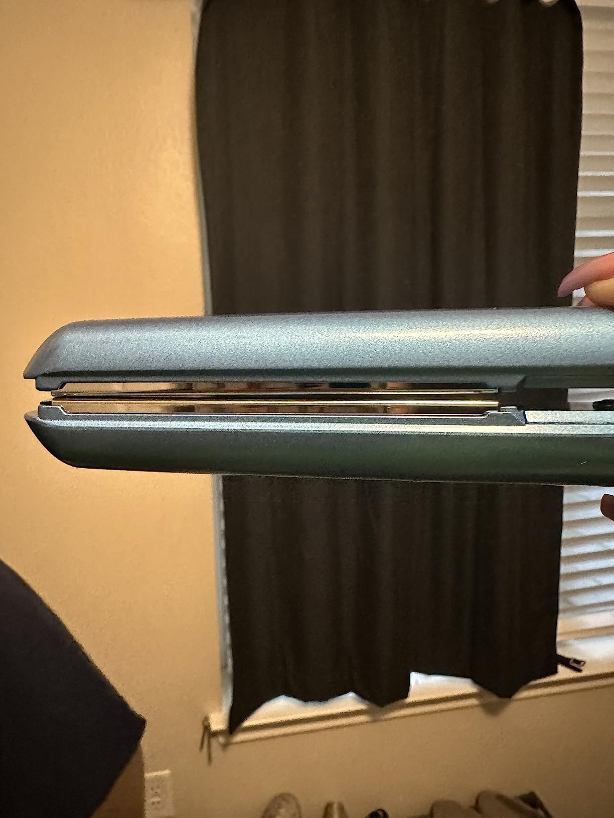 Nano Titanium Flat Iron Hair Straightener, Digital Flat Iron for Pro Salon Results, Styling Tool for All Hair Types Customer Review Nano Titanium Flat Iron Hair Straightener, Digital Flat Iron for Pro Salon Results, Styling Tool for All Hair Types - Customer Photo 5