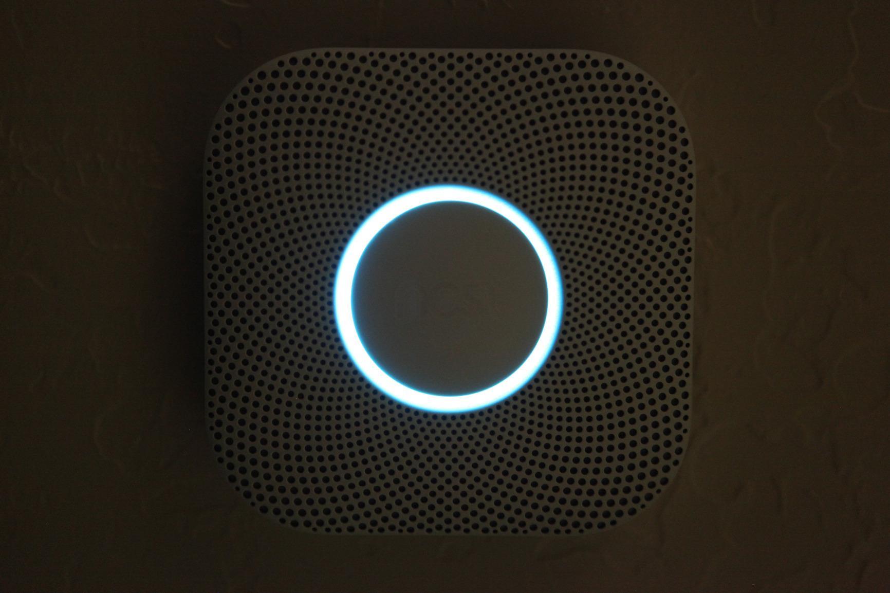 Google Nest Protect - Smoke Alarm - Smoke Detector and Carbon Monoxide Detector - Battery Operated, White - S3000BWES - Customer Photo 3