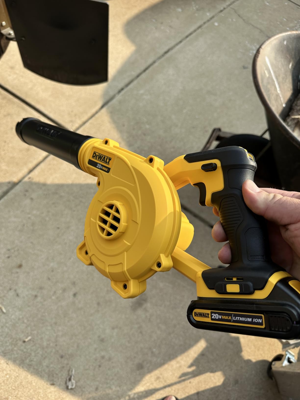 DEWALT 20V MAX Blower, 100 CFM Airflow, Variable Speed Switch, Includes Trigger Lock, Bare Tool Only (DCE100B) customer photo 2