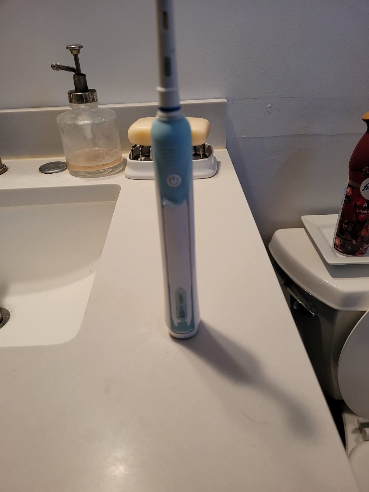 Oral-B Pro 1000 Rechargeable Electric Toothbrush, Black - Customer Photo 2