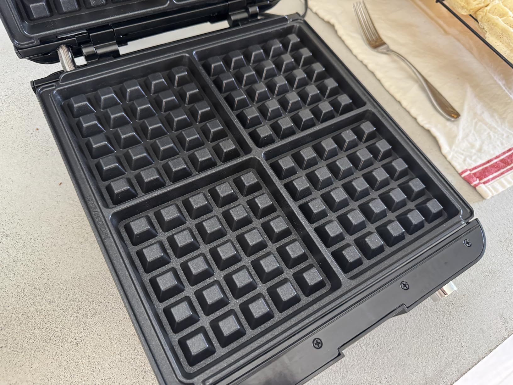 KRUPS 4-Slice Belgian Waffle Maker: Stainless Steel, 5 Browning Levels, Audible Ready Beep, Removable Plates, 1200W, Silver/Black, Large Waffle Maker Family Size, Great for Family Breakfasts Customer Review KRUPS 4-Slice Belgian Waffle Maker: Stainless Steel, 5 Browning Levels, Audible Ready Beep, Removable Plates, 1200W, Silver/Black, Large Waffle Maker Family Size, Great for Family Breakfasts - Customer Photo 1