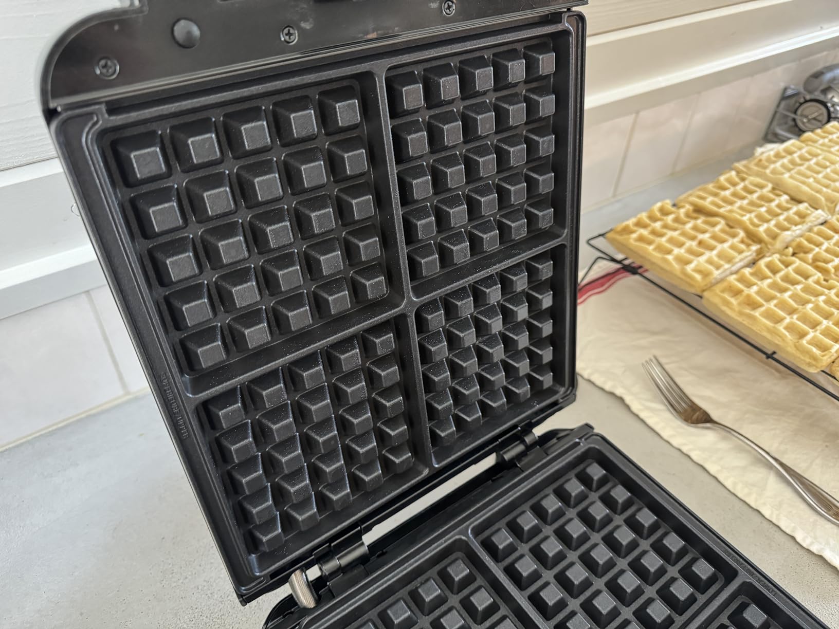 KRUPS 4-Slice Belgian Waffle Maker: Stainless Steel, 5 Browning Levels, Audible Ready Beep, Removable Plates, 1200W, Silver/Black, Large Waffle Maker Family Size, Great for Family Breakfasts Customer Review KRUPS 4-Slice Belgian Waffle Maker: Stainless Steel, 5 Browning Levels, Audible Ready Beep, Removable Plates, 1200W, Silver/Black, Large Waffle Maker Family Size, Great for Family Breakfasts - Customer Photo 3